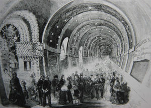 Visiteurs ébahis dans le Thames Tunnel.